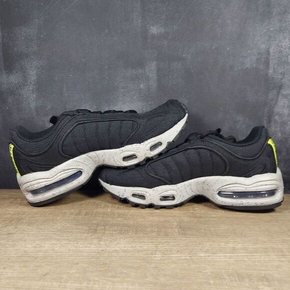 Nike Air Max Tailwind 4 SP Black Ripstop BV1357-002 Women's Size 6 = Youth 4.5 - Picture 4 of 7